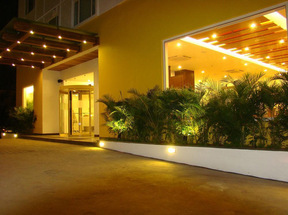 Lemon Tree Hotel Ченнаи Экстерьер фото