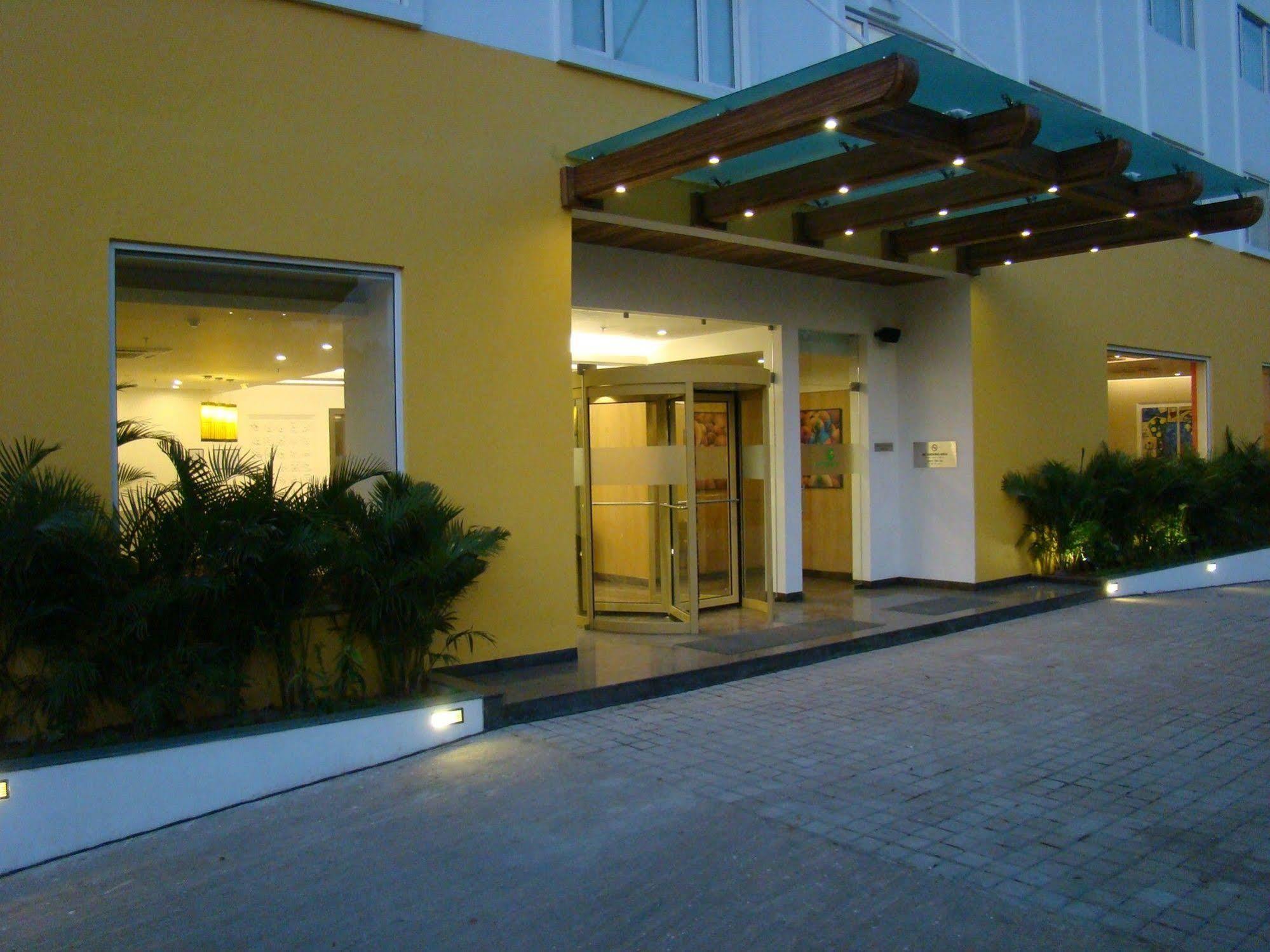 Lemon Tree Hotel Ченнаи Экстерьер фото