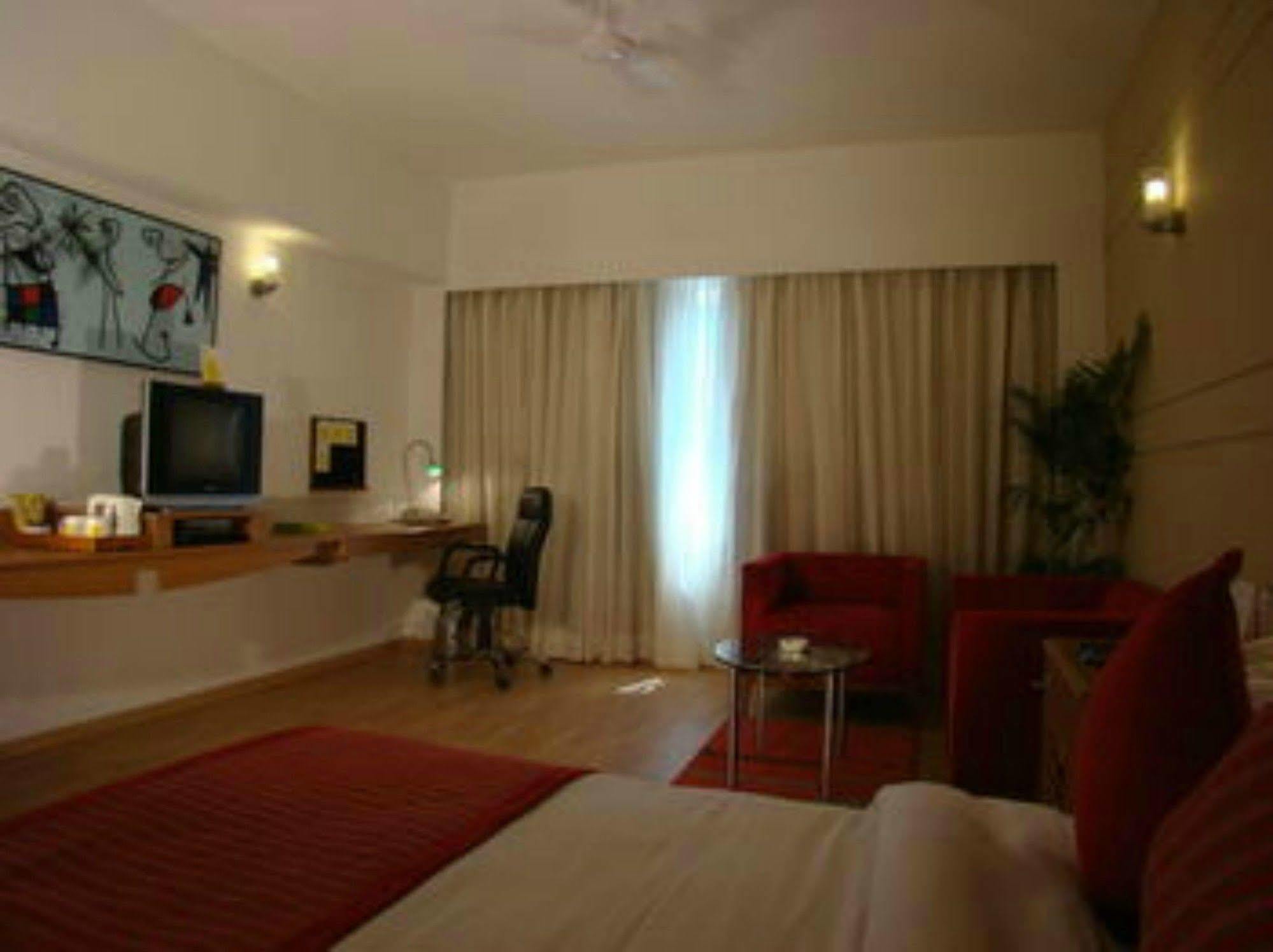 Lemon Tree Hotel Ченнаи Экстерьер фото