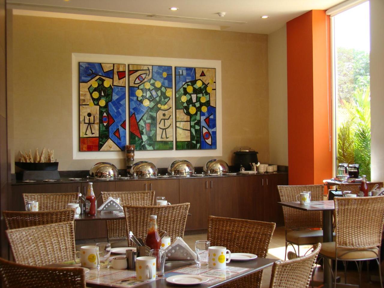 Lemon Tree Hotel Ченнаи Экстерьер фото